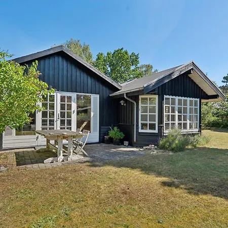 Chamerende Tæt På Stranden * Bøtø By